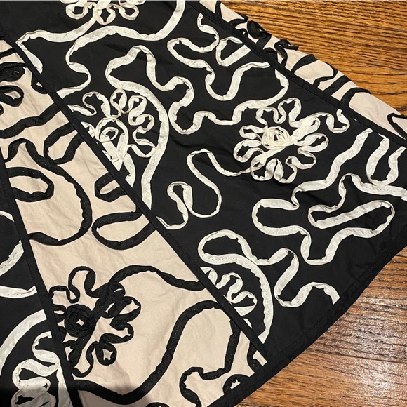 Vintage embroidered black and off-white mid length skirt - size XS - Picture 4 of 8